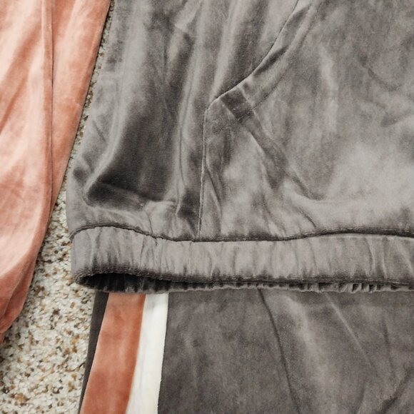 3665 Size Medium Easel Two Piece Hooded Zip up Jogger Set, NWT. Pit to pit 25" - Picture 3 of 7